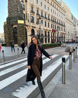 Carolina de Moras Instagram - Madrid random con mi peque!! ⭐️⭐️⭐️
