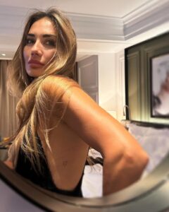 Carolina de Moras Instagram - It’s a lonely night….🎵🎵💫