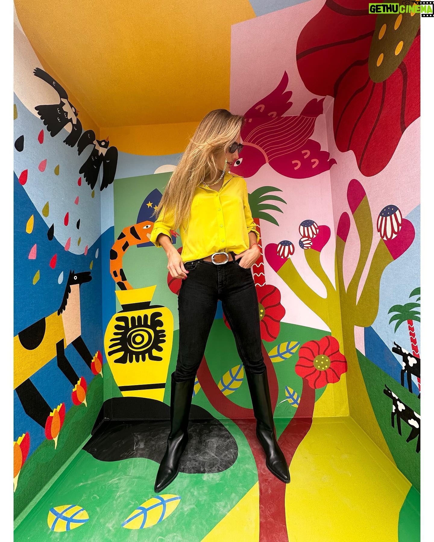 Carolina de Moras Instagram - @patomorenomoda me encanto tu nueva colección de ropa y sobre todo esta camisa de seda de tu nueva línea @zon.cl Eres un seco. ( me contó que se viene ciber-monday)