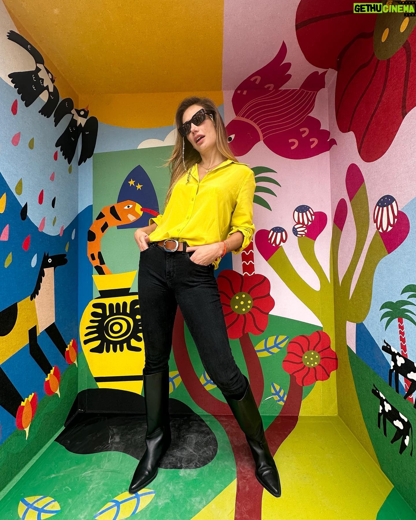 Carolina de Moras Instagram - @patomorenomoda me encanto tu nueva colección de ropa y sobre todo esta camisa de seda de tu nueva línea @zon.cl Eres un seco. ( me contó que se viene ciber-monday)