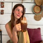 Caroline Dallarosa Instagram - 40 graus no rio e um mate. 🧝🏼‍♀️