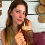 Caroline Dallarosa Instagram - 40 graus no rio e um mate. 🧝🏼‍♀️