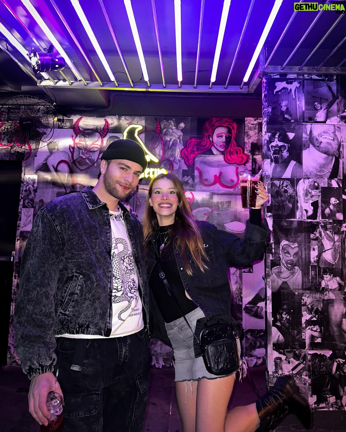 Caroline Dallarosa Instagram - Aniversário do melhor irmão desse mundo! Eu te amo mais que tudo sangue do meu sangue! Sempre juntos 🫀