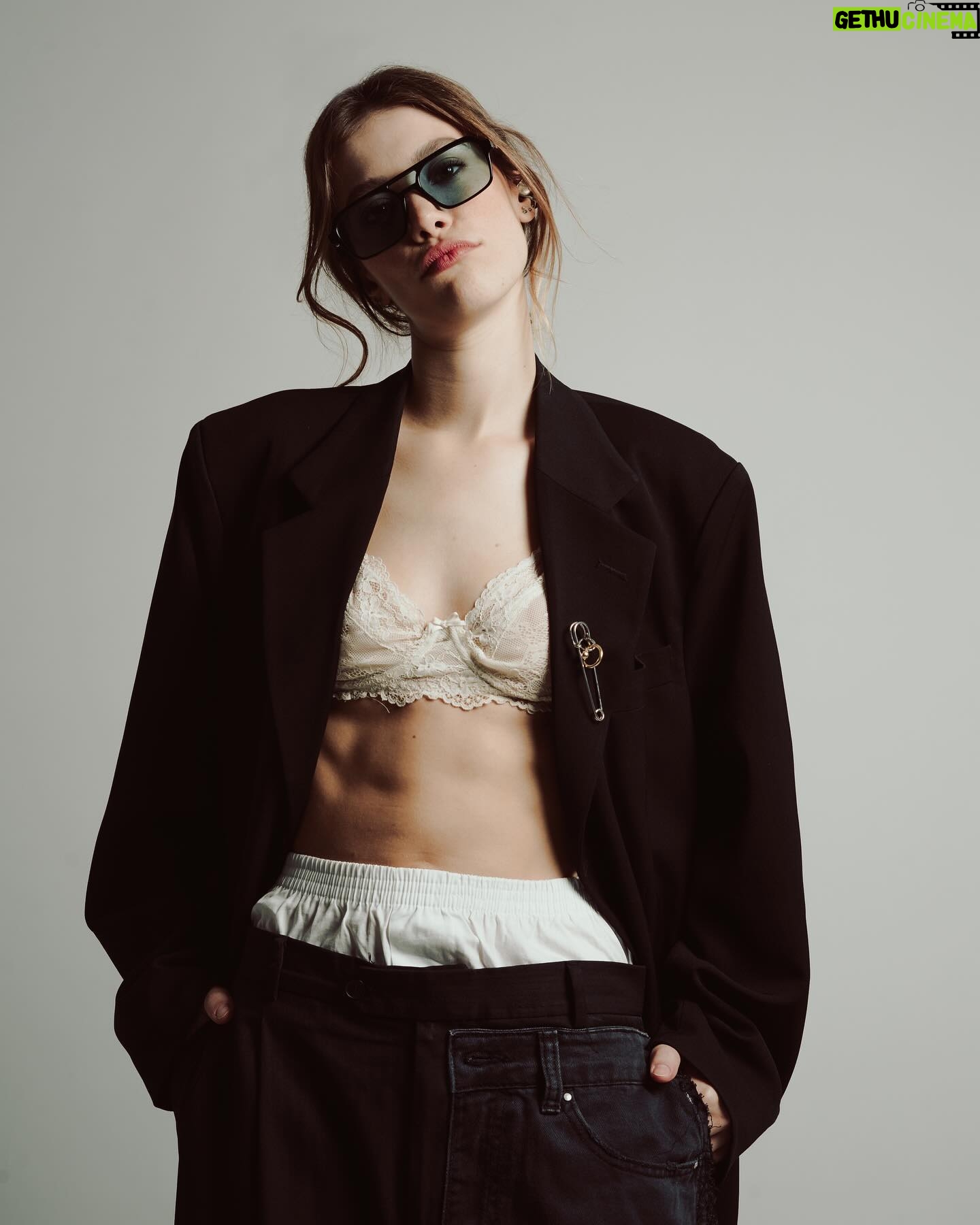 Caroline Dallarosa Instagram - Posso ir soltando aos pouquinhos as fotos 👀 Foto: @camilacardosoribeiro Maquiagem: @soutabatha Stylist: @mariaclaramcruz