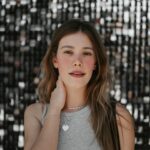 Caroline Dallarosa Instagram – Aproveitei a publi de hoje pra tirar umas fotinhas da fuça 👻