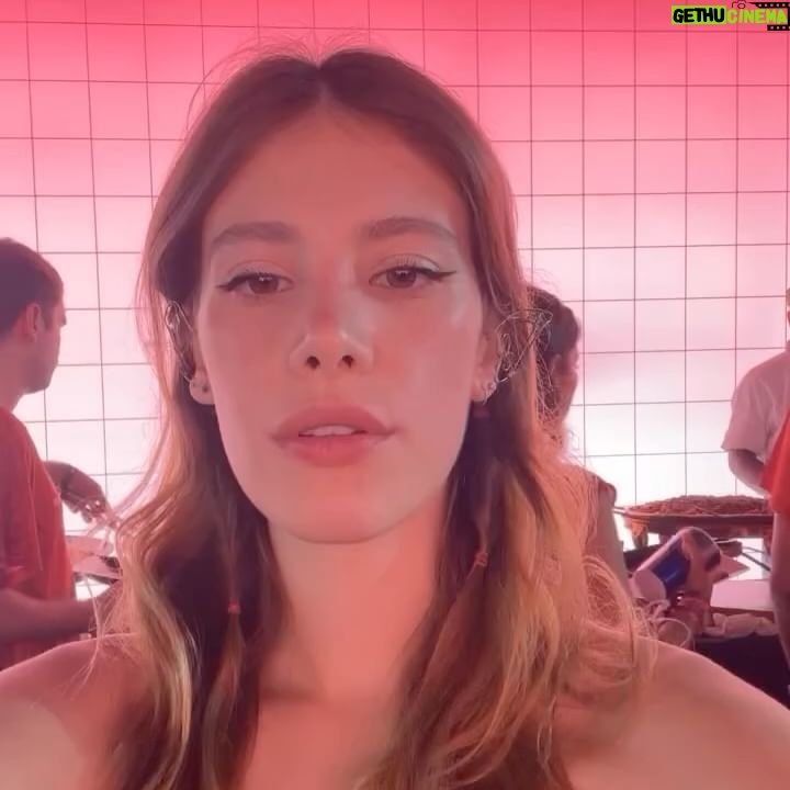 Caroline Dallarosa Instagram - Descobri que não fiz nenhuma foto quando cheguei na festa com as minhas orelhas de elfo 😔