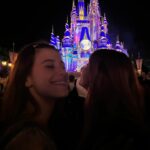 Caroline Dallarosa Instagram - Hoje o feliz dia das mães é pro maior amor da minha vida, sei que todo mundo diz que tem a melhor mãe do mundo mas a minha de fato é, inteligente, linda, uma leoa e principalmente minha melhor amiga, eu te amo mais do que qualquer coisa que você pode imaginar mame! Feliz hoje e sempre seu dia! 🩷 @mirtesdll