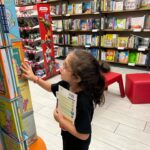 Caroline Manzo Instagram - I love that my Markie loves to read. We took her to @barnesandnoble and she knew what books she wanted and also found some new ones to try. She walked out with a bag full. As for me, I miraculously only walked out with one book @elinhilderbrand is who I’m reading this week. #read #bookworm #books