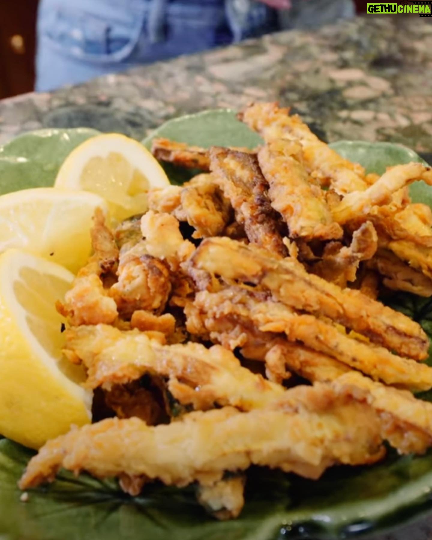 Caroline Manzo Instagram - Have fun eating your veggies! 🥒 This recipe is “as good as any restaurant,” per Albert, and it takes 10 minutes! Watch the NEW episode of Food, Love, and Chaos with @carolinemanzo at our link in bio. 💚 #eatyourveggies #vegetarianrecipes #veggieful #carolinemanzo #easyrecipes #italiancooking