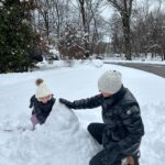 Caroline Manzo Instagram - Building a snowman with mommy @laurenmanzo - its a tiny snowman but she’s one happy little girl. ❤️❤️⛄️❄️
