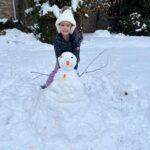 Caroline Manzo Instagram - Building a snowman with mommy @laurenmanzo - its a tiny snowman but she’s one happy little girl. ❤️❤️⛄️❄️