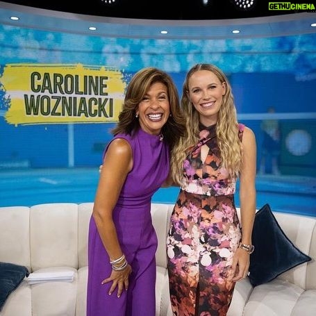 Caroline Wozniacki Instagram - Had a fun morning on the @todayshow talking about the @usopen, family, kiddos and the best NYC bagels with @hodakotb 😁 📸 @photonate