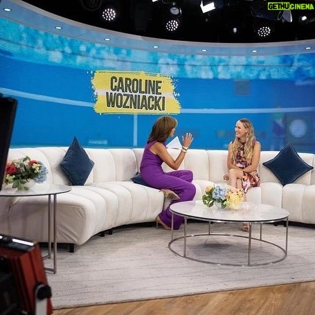 Caroline Wozniacki Instagram - Had a fun morning on the @todayshow talking about the @usopen, family, kiddos and the best NYC bagels with @hodakotb 😁 📸 @photonate