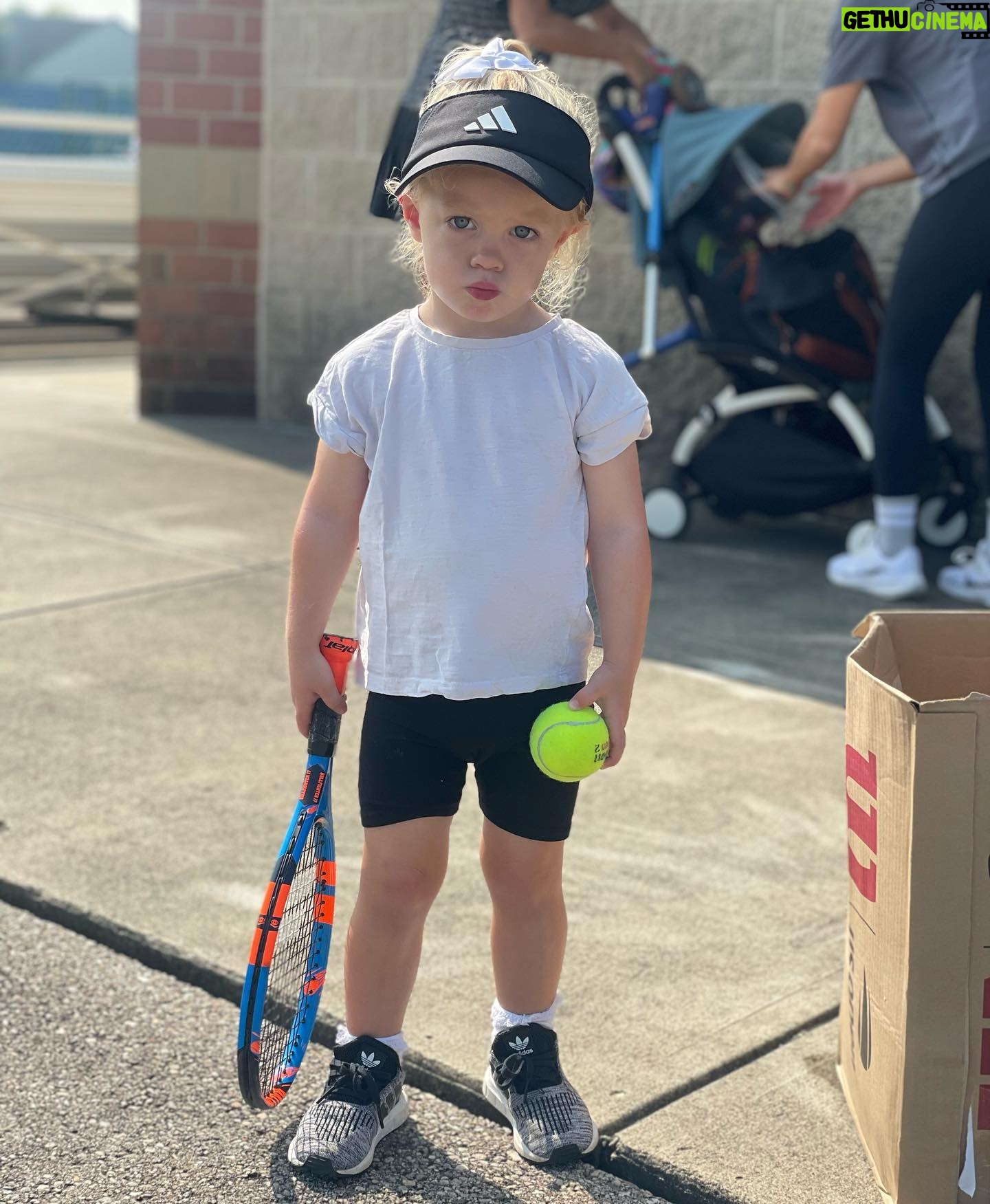 Caroline Wozniacki Instagram - Uh oh!! I have seen this look before 🤪❤️ #mymini #olivia #tennis