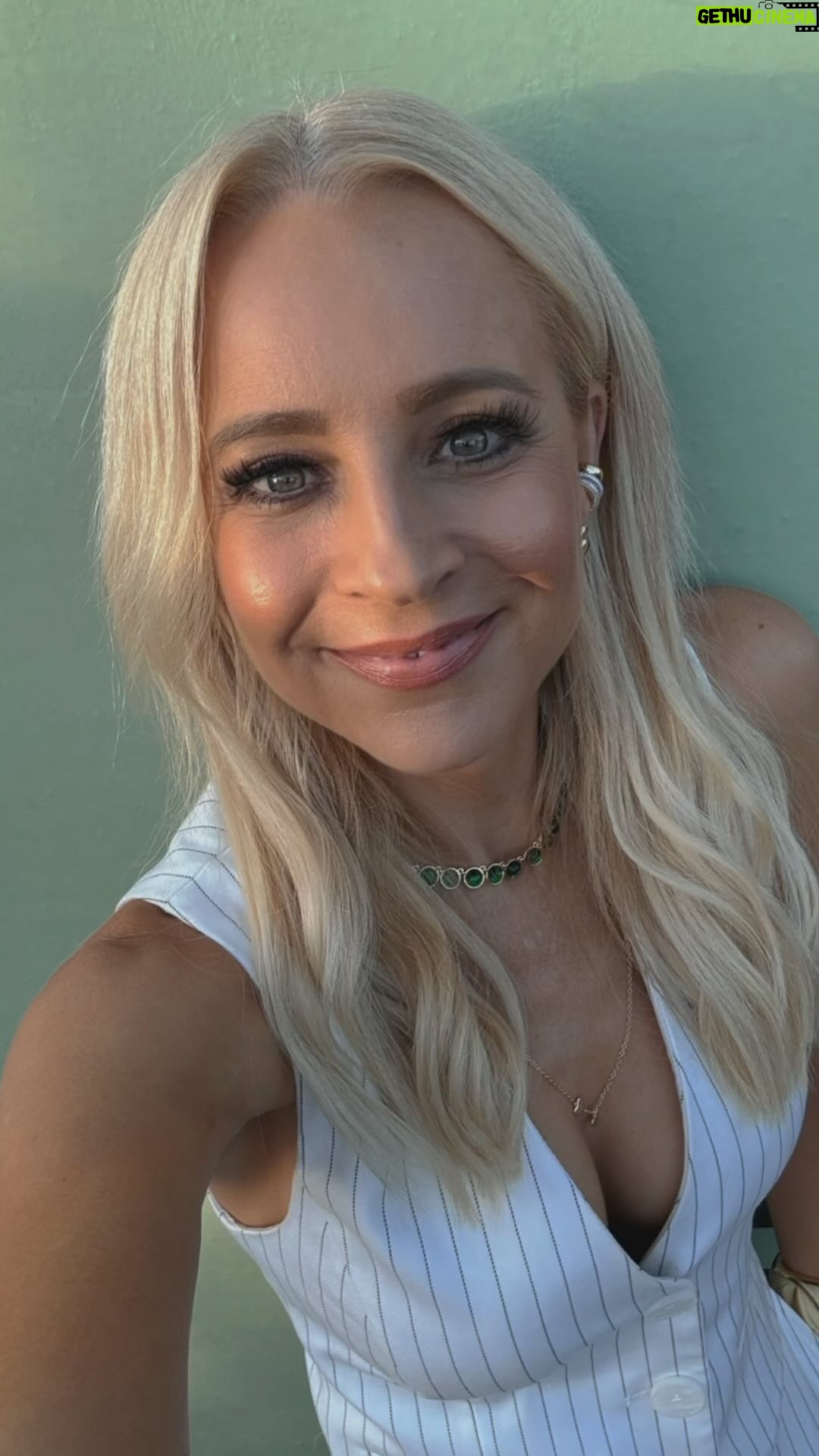 Carrie Bickmore Instagram - Still thinking about the pit stops all these days later! They are insane π€― Had the best time at the grandprix and now almost as into the F1 as my McLaren loving son! π @ausgp @marriottbonvoy @rebeccavallance @laur.by.l.a