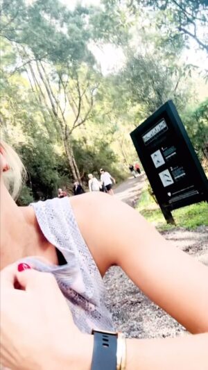 Carrie Bickmore Instagram - Training going well then 🤣😩 
#GreatWallofChinaHalfMarathon