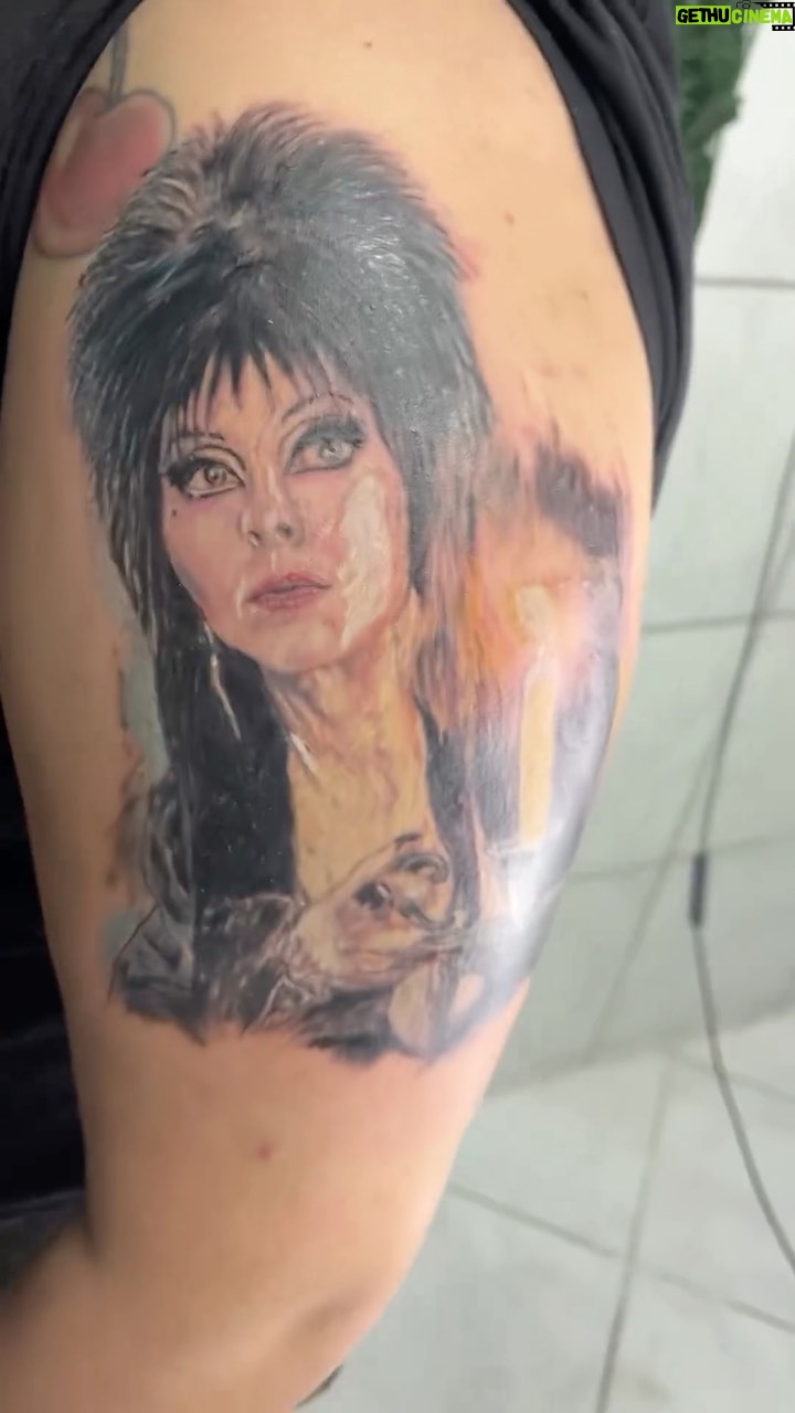 Cassandra Peterson Instagram - #tattoo#Tuesday This tattoo is incredible! 🖤 Video shared by @tinna.rose_ Tattoo by @yurileearts #horrormovies #tattoos #elvira #tatuagem #halloween #elviramistressofthedark #elvirarainhadastrevas