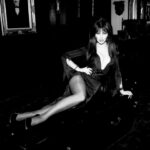 Cassandra Peterson Instagram - Saturday nights are for sinning! Your coffin or mine? 😏🦇🖤 #elvira #elviramistressofthedark #horror #horrormovies #horrorhostess #1980s #1990s