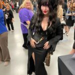 Cassandra Peterson Instagram - So much fun seeing all the Elvira cosplay this weekend @spookalafl 🖤