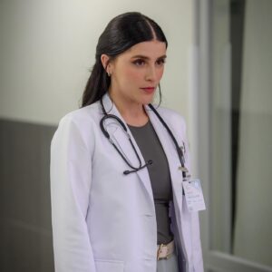 Cassandra Sánchez Navarro Instagram - Llego el gran estreno de #elextrañoretornodedianasalazar #dianasalazar por @vix Una serie donde vemos que la fuerza del amor lo puede superar todo. ¿Ustedes creen en vidas pasadas? Los leo…