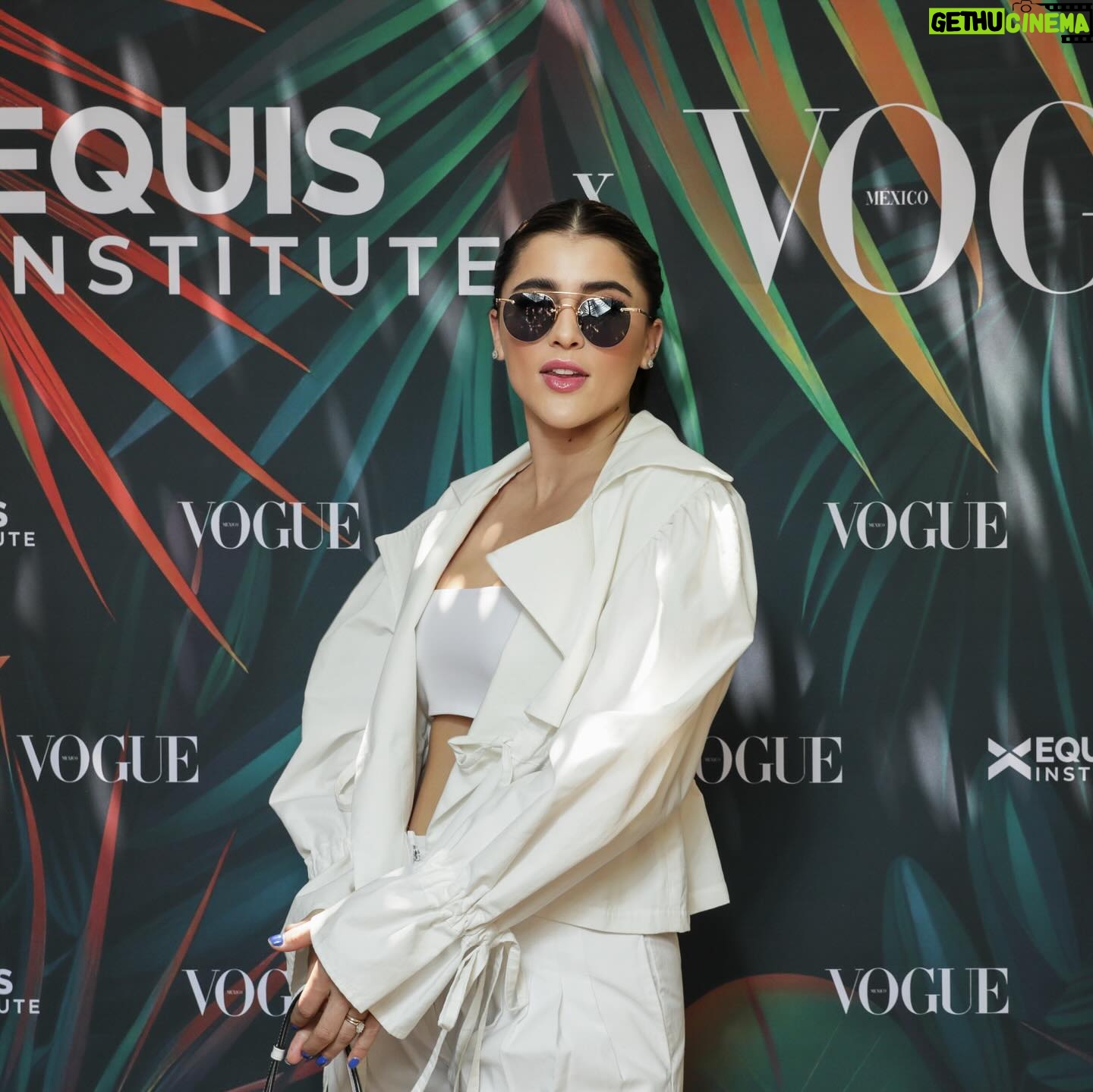 Cassandra Sánchez Navarro Instagram - Gracias @karlamartinezdesalas @evalongoria y @voguemexico por una mañana tan hermosa. Dos mujeres mexicanas que diario trabajan por un mejor futuro para tod@s. Felicidades por iniciativas tan importantes como @equisculture !!! PR @_nonagency @norbertoflo Wearing @steponfashion @neithanherbert