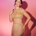 Cassandra Sánchez Navarro Instagram - Glittering in gold for @cosmopolitanmx . . . . . 📸 @taleendersdepanian Styling: @rodrigoaalcantara Makeup: @ger.parra Hair: @leonelmakeup PR: @_nonagency
