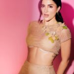 Cassandra Sánchez Navarro Instagram - Glittering in gold for @cosmopolitanmx . . . . . 📸 @taleendersdepanian Styling: @rodrigoaalcantara Makeup: @ger.parra Hair: @leonelmakeup PR: @_nonagency
