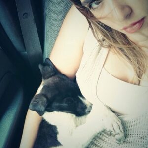 Cassandra Sánchez Navarro Instagram - 12 años de #eddie Mi mejor amigo. Mi siempre fiel. Te extraño cada día más pero se que estás descansando y ya no te duele nada. Eddie se enfermó y tuvimos que hospitalizarlo. El próximo día falleció en mis brazos y rodeado de gente que lo amaba. Fue el perro más fiel y protector. Eddie fue lo que todo niña sueña tener de perro. Cariñoso y protector, juguetón pero tranquilo. Te amo mi niño Eddie. Para siempre juntos ok?! Descansa y te veo del otro lado 🖤🤍

1. Los primeros meses juntos. Siempre en el parque. Siempre juntos. 
2. El día que agarre a Eddie de la calle. Se quedó dormido en mis brazos las dos horas que hicimos de regreso a mi casa. 
3. Ya demasiado grande para estar en mis piernas. 
4. Sus ojos del gatito de shrek
5. A sus 12 años 
6. Eddie de cachorro 
7. Me dieron oportunidad de llevarlo al parque por última vez. Amaba estar en el sol ☀️

Descansa en paz amigo mío TE AMO Gracias por todo!