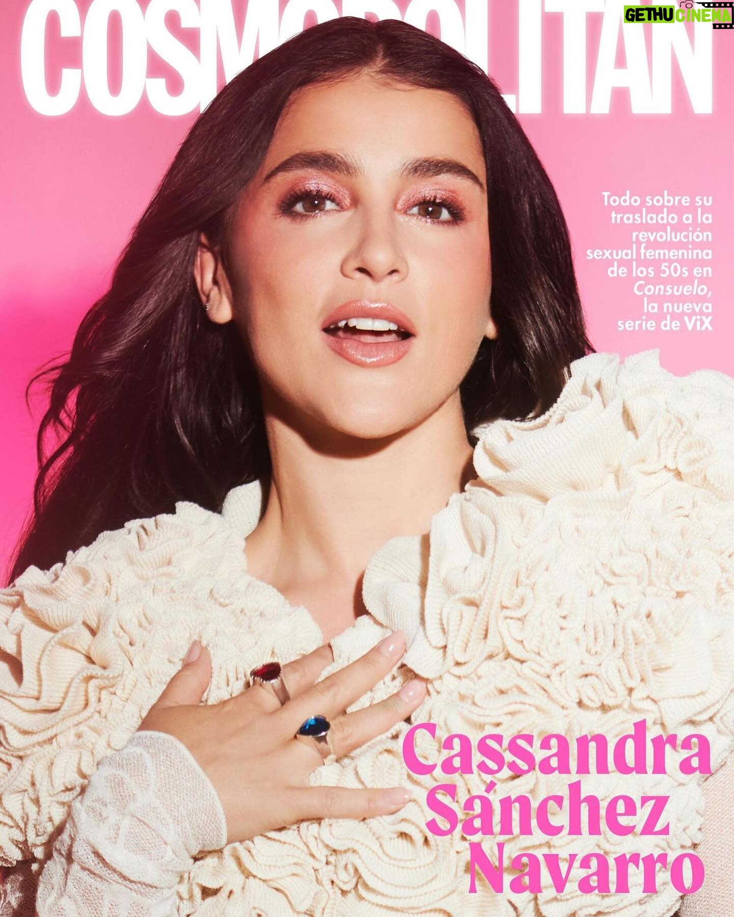 Cassandra Sánchez Navarro Instagram - ¿Cómo era ser mujer en México en los años 50? 🤔 @cassandra_gsn protagoniza #Consuelo la nueva serie de @vix inspirada en la revolución sexual femenina 💪 👉Corre a nuestro link en bio para conocer un poco más de esta divertida historia 💗
