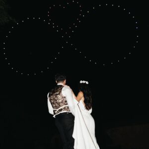 Cassandra Sánchez Navarro Instagram - Alejandro, mi amor. 

El otro día leí qué hay personas con las que ESTÁS y hay personas con la que ERES. Quiero darte las gracias por ser y dejarme ser a tu lado. 

Te amo. 

.
.
.

Gracias infinitas a @lavenderfieldsbridal por el vestido más cómodo y hermoso! Fue un sueño conocerlas y crear este sueño juntas. Son un equipo maravilloso!!! Gracias 🥰🙏