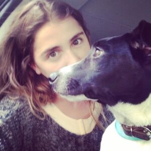 Cassandra Sánchez Navarro Instagram - 12 años de #eddie Mi mejor amigo. Mi siempre fiel. Te extraño cada día más pero se que estás descansando y ya no te duele nada. Eddie se enfermó y tuvimos que hospitalizarlo. El próximo día falleció en mis brazos y rodeado de gente que lo amaba. Fue el perro más fiel y protector. Eddie fue lo que todo niña sueña tener de perro. Cariñoso y protector, juguetón pero tranquilo. Te amo mi niño Eddie. Para siempre juntos ok?! Descansa y te veo del otro lado 🖤🤍

1. Los primeros meses juntos. Siempre en el parque. Siempre juntos. 
2. El día que agarre a Eddie de la calle. Se quedó dormido en mis brazos las dos horas que hicimos de regreso a mi casa. 
3. Ya demasiado grande para estar en mis piernas. 
4. Sus ojos del gatito de shrek
5. A sus 12 años 
6. Eddie de cachorro 
7. Me dieron oportunidad de llevarlo al parque por última vez. Amaba estar en el sol ☀️

Descansa en paz amigo mío TE AMO Gracias por todo!