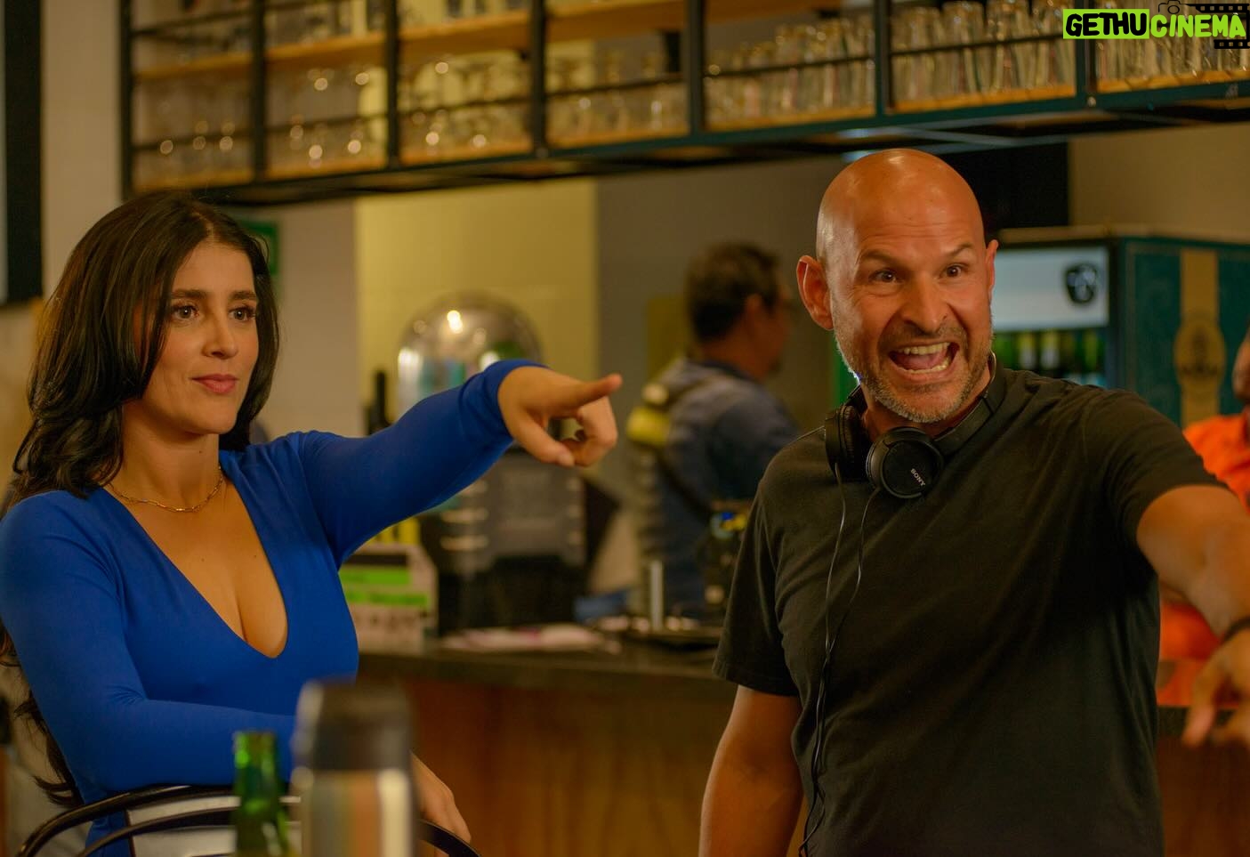 Cassandra Sánchez Navarro Instagram - Nos apuntábamos mucho en esta serie. 🤣 Tratando de descifrar quién era el verdadero villano de la historia. Ustedes que dicen? #bts de #elextrañoretornodedianasalazar
