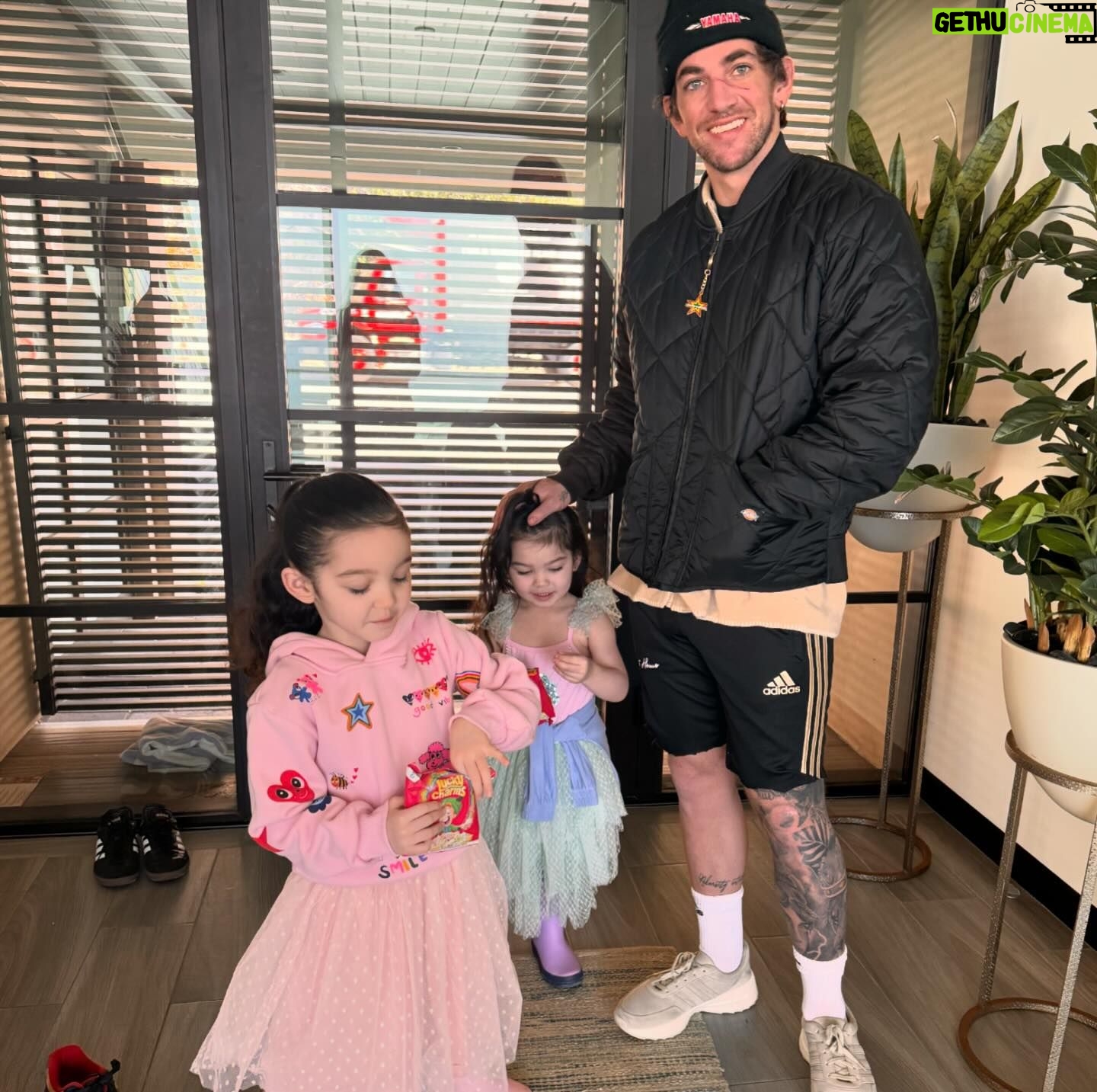 Cassie Ventura Instagram - There’s literally nothing like spending this life with my 3 best friends. I have to pinch myself everyday. I love you with the heart, to the moon & back for eternity 🫶🏽 Happy Birthday, Alex! You have my heart forever ♥️