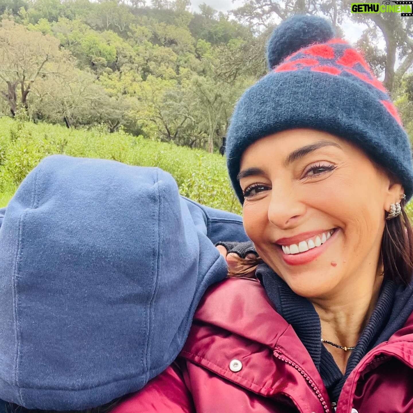 Catarina Furtado Instagram - Poucos dias mas longos. Respirei muito. Caminhei muito. Ri muito .❤️ O meu filho disse-me, no início desta nossa fuga pelo Alentejo, uma frase de alguém que ele adaptou : “ O Passado é História, o Futuro é amanhã, o Presente é uma prenda “:). #fuga #filho #alentejo