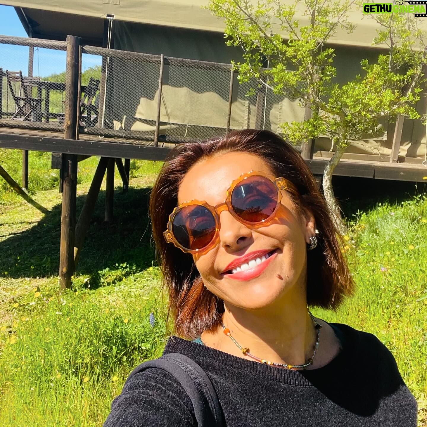 Catarina Furtado Instagram - Poucos dias mas longos. Respirei muito. Caminhei muito. Ri muito .❤️ O meu filho disse-me, no início desta nossa fuga pelo Alentejo, uma frase de alguém que ele adaptou : “ O Passado é História, o Futuro é amanhã, o Presente é uma prenda “:). #fuga #filho #alentejo