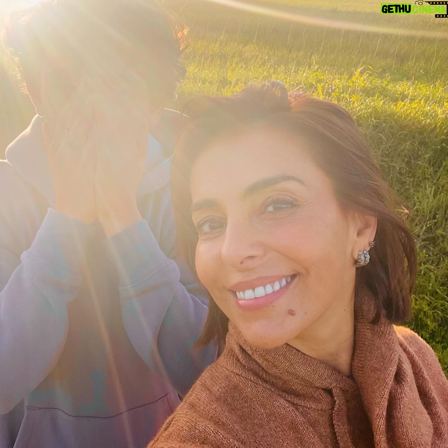Catarina Furtado Instagram - Poucos dias mas longos. Respirei muito. Caminhei muito. Ri muito .❤️ O meu filho disse-me, no início desta nossa fuga pelo Alentejo, uma frase de alguém que ele adaptou : “ O Passado é História, o Futuro é amanhã, o Presente é uma prenda “:). #fuga #filho #alentejo