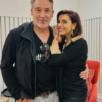 Catarina Furtado Instagram - Uma conversa de duas possoas que se escolheram e decidiram amar-se numa relação familiar sem que o mesmo sangue lhes corra nas veias . Eu e o meu irmão @diogoinfanteoficial fomos ao podcast do @pedroribeirooficial da @radiocomercial , “Poucos mas bons” e partilhamos privacidades ( mas não intimidadades :). O que acharam? Vou deixar o link nos stories! #afamiliaqueseescolhe