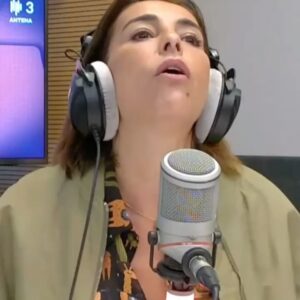 Catarina Furtado Instagram - Fui convidada do último episódio do podcast da Tânia Graça e da Ana Markl “Voz de cama”. 

E aproveito para agradecer todas as muitas mensagens privadas que recebi sobre a importância da nossa conversa.

Falámos sobre o tempo, o passar dos anos, a imagem, o idadismo, a perimenopausa e a menopausa, sobre relações, sexualidade, e sobre a 12’ Conferência da Corações com Coroa que acontece já amanhã no Porto e onde teremos a Tânia Graça como uma das pessoas convidadas. 

Será às 15h, na Casa da Música.

Entrada gratuita mediante inscrição em :
conferenciaccc@gmail.com 

Vamos passar uma tarde à volta da afirmação ; “Porque faz sentido ser feminista”.

Obrigada aos convidados e aos artistas que vão subir ao palco !!!!🙏

Conto convosco!

@coracoescomcoroa @marisaliz_oficial @monicaferrounfpa @taniiagraca @pedro.abrunhosa @mariodanieloficial @zepmau @clara.nao  @helderdiasmarques @continente @adagietto_pt @wearezof @tres_aga_studio @carlao_nabatalha @naughtyboysagency @joaopedrolferreira #conferenciaccc @casadamusicaporto #coracoescapazesdeconstruir #12anosccc #feminismos #missaocontinente #senasantos @miguelbarros2 #50anos25abril @antena3rtp @ana_markl