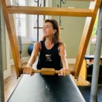 Catarina Furtado Instagram - Hoje é o dia mundial da atividade física! Toca a mexer!! Eu não sobrevivo sem as minhas aulas de Pilates. O meu equilíbrio passa por “tocar” em todas as áreas do nosso ser: corpo, mente, espírito, e desta forma, trabalho também as emoções.😜 #VidaAtiva #Felicidade #BemEstar #pilates