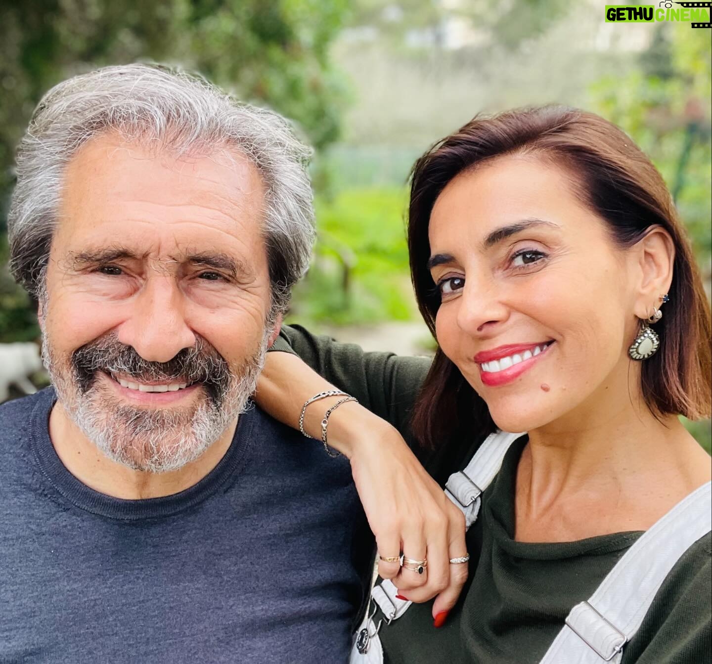Catarina Furtado Instagram - O meu pai. E pai da minha irmã :). O dia de hoje é só uma desculpa para vos dizer o quanto gosto dele. ❤️. É muito. Deixo também um abraço grande e grato ao pai dos meus filhos @joaoreis_oficial 😘. E deixo uma palavra de conforto a quem não tem o pai por perto. E a todos os pais que estão sempre a tempo de serem melhores :). E a todos s filh@s que estão sempre a tempo de mimar mais os pais :). #diadopai #19março #joaquimfurtado