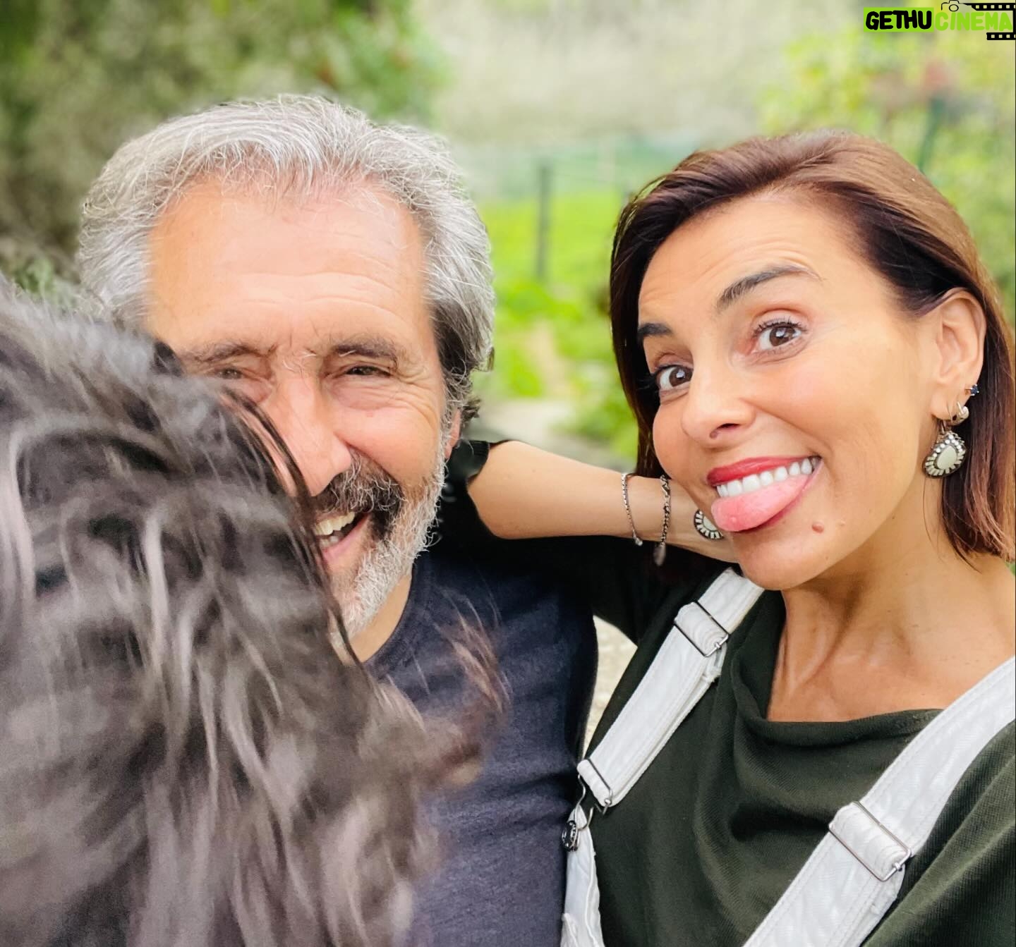 Catarina Furtado Instagram - O meu pai. E pai da minha irmã :). O dia de hoje é só uma desculpa para vos dizer o quanto gosto dele. ❤️. É muito. Deixo também um abraço grande e grato ao pai dos meus filhos @joaoreis_oficial 😘. E deixo uma palavra de conforto a quem não tem o pai por perto. E a todos os pais que estão sempre a tempo de serem melhores :). E a todos s filh@s que estão sempre a tempo de mimar mais os pais :). #diadopai #19março #joaquimfurtado