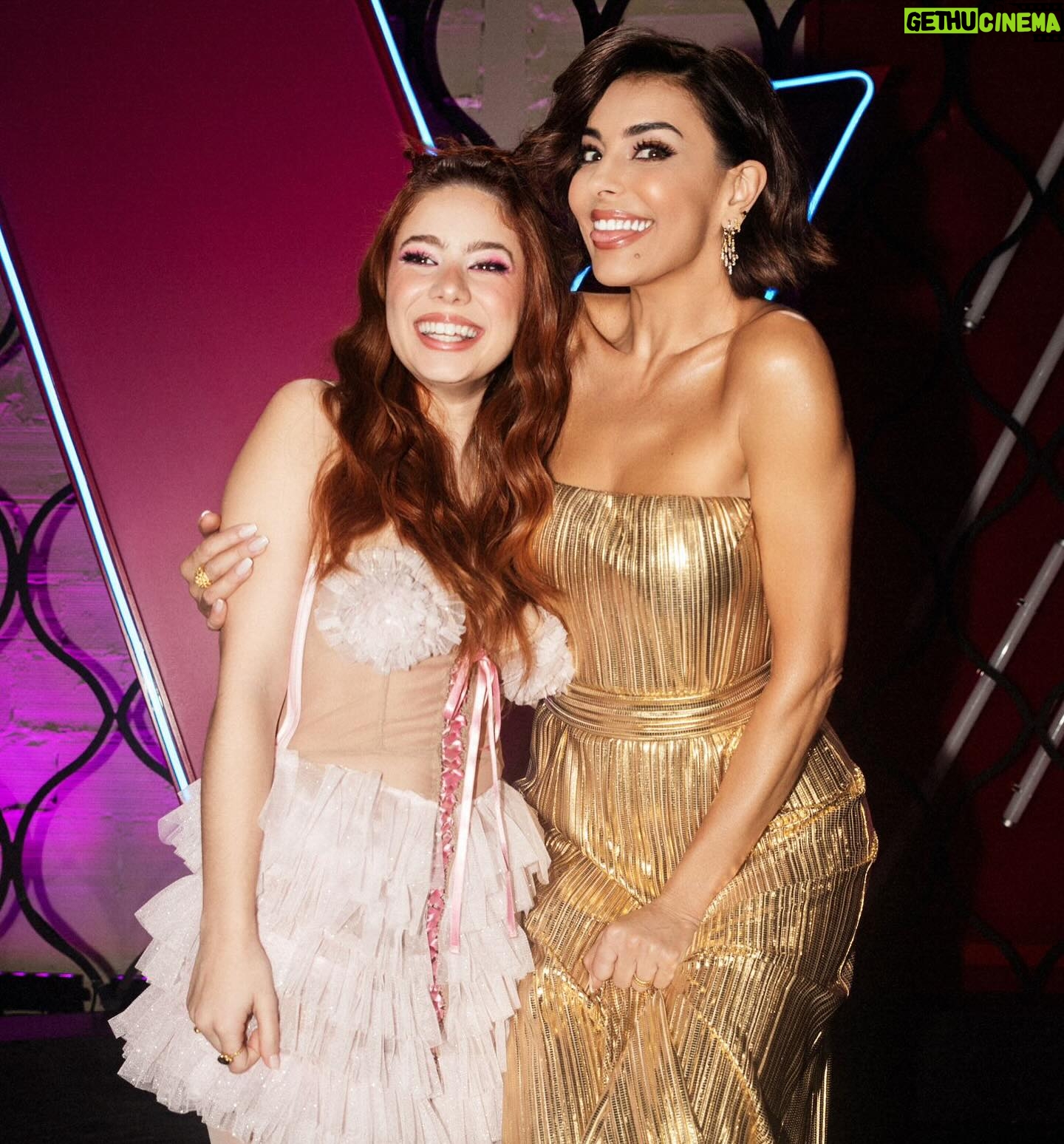 Catarina Furtado Instagram - É HOJE na RTP 1 !! The Voice Kids, nova edição. Imperdível! Os “meus” miúdos e miúdas só merecem beijos!! Os “meus” mentores e mentoras só merecem que sofram com eles, desse lado do ecran😂. Os KIDS não estão para brincadeiras! Estou muito feliz com mais esta temporada e as cadeiras especiais estão muito bem ocupadas! @tinoco.barbara @carlao_nabatalha @cucaroseta @nininhovazmaia_ ❤️❤️❤️❤️ E à @catarinabmaia já não a largo :) 📸: @carlapires Team : @nunobaltazarnb @nunobaltazarstudio @cristinagomes.makeup @helenavazpereira @griffehairstyle @samelli_shoes @davidrosasofficial @luisarosasjewellery @rtppt @shineiberia @thevoiceportugal #melhorprogramadeentretenimento #amoaminhaprofissão #tvdequalidade #music #talentshow