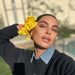 Catrinel Marlon Instagram - 🐞Today is our day. The day of the strong, loving, resilient woman, the one who makes life go forward. @gerovital.romania invited me to share with you the most important feminine quality I celebrate today. And while in other years I would have thought long and hard about what to choose, today it’s simple. Because today is the first #march8 when I’m about to become a mother for the second time and that gives me immense happiness. I don’t think there is a more important quality of a woman than being a mother. Thank you Gerovital for giving me the opportunity to celebrate together today the quality and power of being a mother! What feminine quality are you celebrating today? Azi e ziua noastră. Ziua femeii puternice, iubitoare, reziliente, cea care face viața sa meargă înainte. Gerovital m-a invitat să vă împărtășesc cea mai importantă calitate feminină pe care o sărbătoresc azi. Și dacă în alți ani m-aș fi gândit mult ce să aleg, azi este simplu. Pentru că azi este primul 8 martie când sunt pe cale să devin mamă a doua oară și asta îmi dă o imensă fericire. Nu cred că există o calitate mai importantă a femeii decat cea de mamă. Multumesc Gerovital că mi-a dat ocazia să sărbătorim împreună astăzi calitatea și puterea de a fi mame! Voi ce calitate feminină sărbătoriți azi? #8martie #gerovital #ziuafemeii #donne #rispettoperledonne