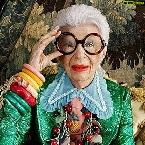 Catrinel Marlon Instagram - «More is more & less is a bore» Iris Apfel, 102 times queen of style and irony . 🖤 @iris.apfel #rip #irisapfel