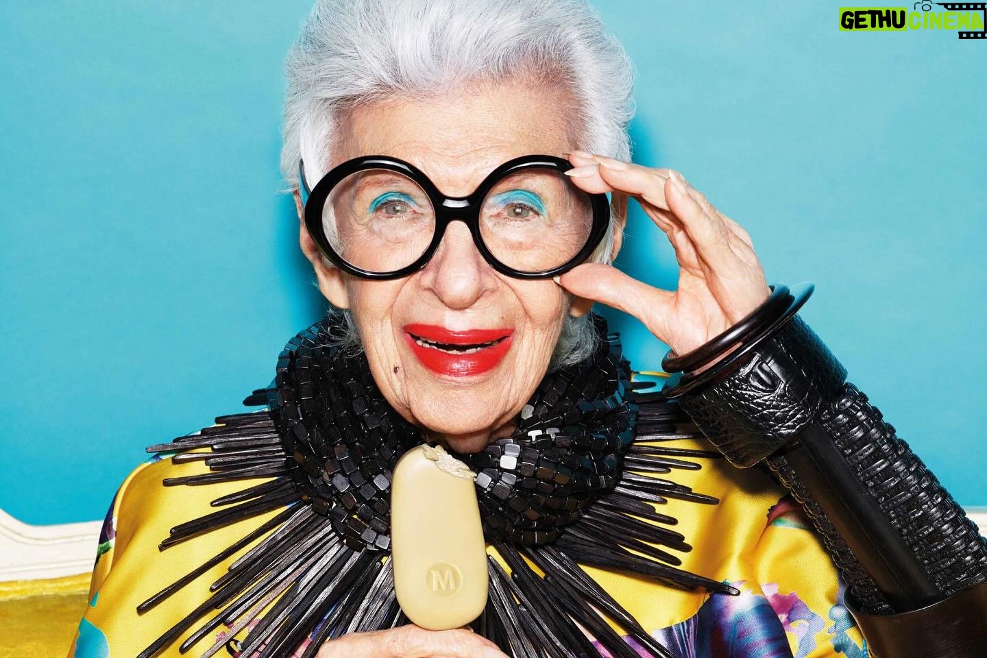 Catrinel Marlon Instagram - «More is more & less is a bore» Iris Apfel, 102 times queen of style and irony . 🖤 @iris.apfel #rip #irisapfel