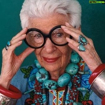 Catrinel Marlon Instagram - «More is more & less is a bore» Iris Apfel, 102 times queen of style and irony . 🖤 @iris.apfel #rip #irisapfel