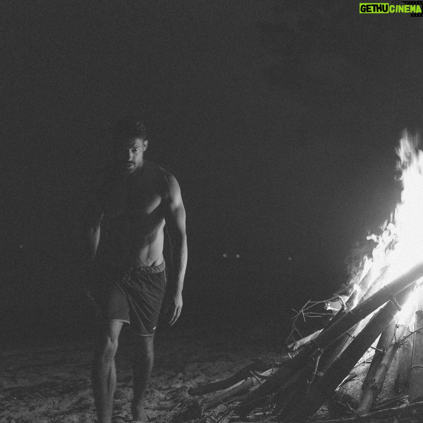 Cauã Reymond Instagram - Noite de fogueira 🔥