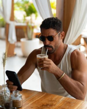 Cauã Reymond Instagram - Cafezin gelado ☕️🧊