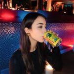 Caylee Cowan Instagram - Cracking open a Halfday at the Pre Coachella party, because good vibes and good gut health go hand in hand! 🍋🫱🏼‍🫲🏽@drinkhalfday #halfday #coachella