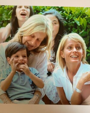 Cecilia Bolocco Instagram - Que bendición más grande tener a mi lado a mi madre y a mi hijo!!! ❤️ Ella me dio la vida y me ha mostrado con su ejemplo el camino, y mi amado hijo no solo le dio sentido a mi vida sino además se convirtió en mi más grande maestro. Tu mi amor @maximobolocco me has enseñado el más difícil, complejo, bello y sublime rol de mi vida…..ser tu mamá! 
Para todas las mamás del mundo todo mi amor!!! ❤️